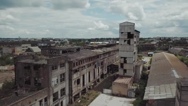 Vlucht Vernietigde Fabriek Oud Industrieel Gebouw Voor Sloop Luchtzicht — Stockvideo