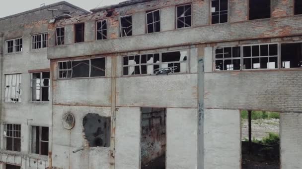 Αεροφωτογραφία Εγκαταλελειμμένων Βιομηχανικών Κτιρίων Κηφήνας Πετάει Πάνω Από Ένα Εγκαταλελειμμένο — Αρχείο Βίντεο