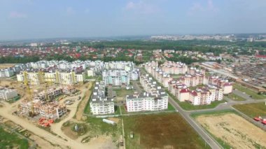 Şehir manzarası, yüksek binaları olan yeni bir modern bölge. Hava görünümü