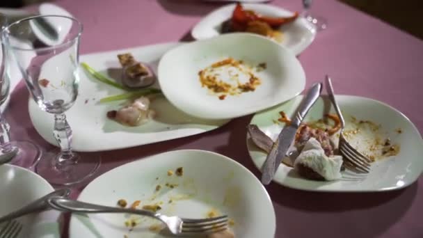 White Porcelain Plates Remnants Dishes Pink Tablecloth Table Cafe Camera — Stock Video