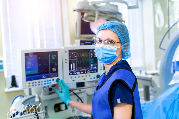 Sala Emergencias Cuidados Intensivos Con Monitor Ventilación Pulmonar Artificial Unidad — Foto de Stock