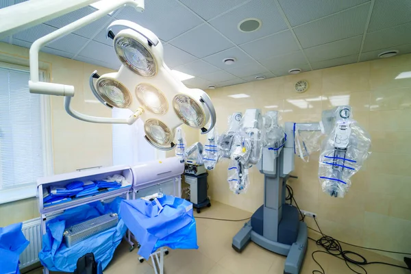 Хірургічна Кімната Лікарні Обладнанням Роботизованих Технологій Хірург Машина Футуристичній Операційній — стокове фото