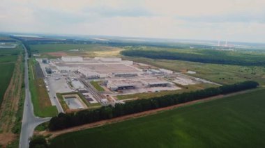 Büyük bir endüstriyel kompleksin hava görüntüleri. Üretim Sanayii