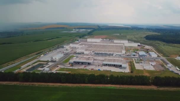 Vue aérienne de l'entrepôt avec des camions. Contexte industriel. Logistique d'en haut