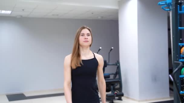 Atleta Bonita Top Preto Está Indo Para Treino Jovem Está — Vídeo de Stock