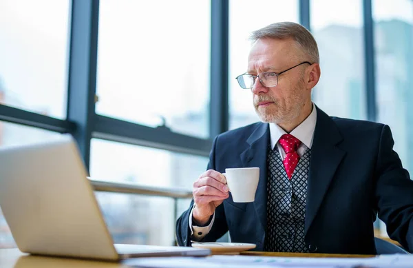 Businessman Wears Neat Suit Male Cup Coffee Table Laptop Coffee — Stock Photo, Image