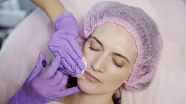 Krásná Žena Dělá Operaci Zvětšení Rtů Salonu Krásy Botox Oblasti — Stock video