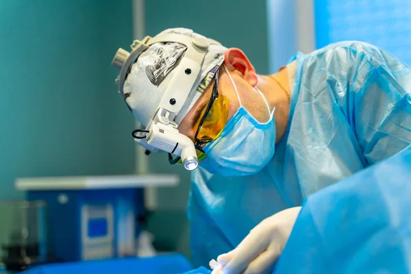 Plastisch Chirurg Die Cosmetische Chirurgie Uitvoert Operatiekamer Chirurg Met Masker — Stockfoto