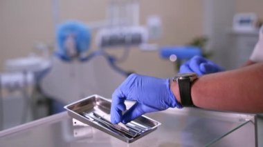 Stomatolojik alet çantası. Dişçi kliniğinde stomatolojik araç
