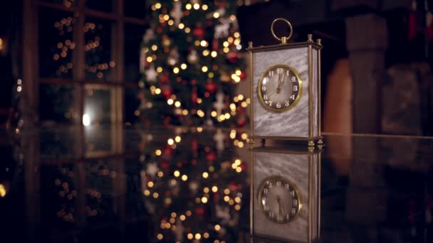 Reloj Año Nuevo Medianoche Reloj Despertador Vintage Mostrando Medianoche — Vídeo de stock