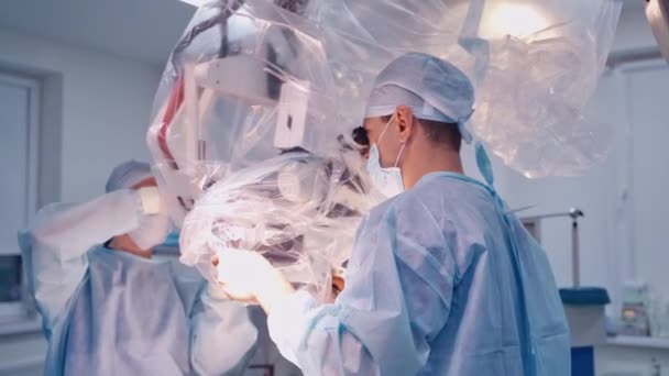 Grupp Kirurger Arbete Drift Läkare Och Undersköterska Opererar För Att — Stockvideo