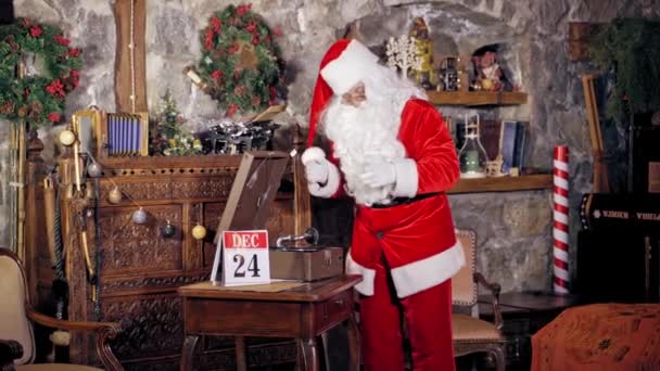 Pai Natal Está Espera Natal Papai Noel Casa Preparando Para — Vídeo de Stock