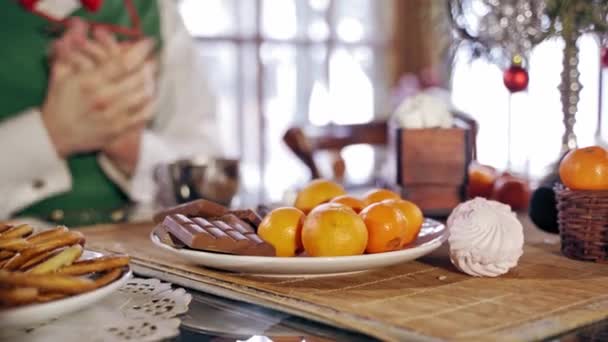 Noel Için Yemek Masası Noel Için Masadaki Yiyecekleri Kapat — Stok video