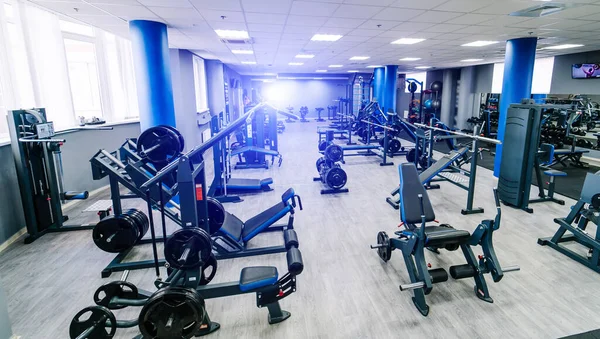 Pusta Sala Fitness Nowoczesne Puste Wnętrze Sali Gimnastycznej Sprzętem Różny — Zdjęcie stockowe