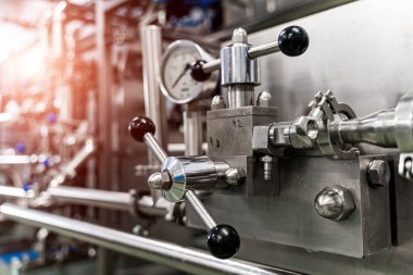 Süt pastörizasyon sistemi. Yiyecek ve içecek üretim tesisi. Isı tedavisi. Pastörizasyon