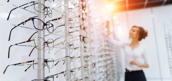 Fila Gafas Una Óptica Tienda Anteojos Soporte Con Gafas Tienda — Foto de Stock