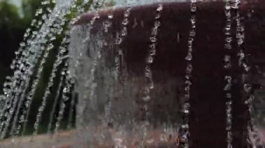 Çeşme dereleri kapanıyor. Çeşme suyu arkaplanı kapat