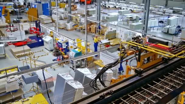 Industrieller Hintergrund Fertigung Mit Menschen Und Produktionslinie Innerhalb Der Fabrik — Stockvideo