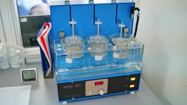 Ligne de production dans l'industrie pharmaceutique. Pilules médicales industrie usine et production intérieure 