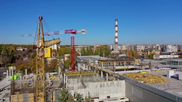 Planta Construcción Disparada Desde Arriba Planta Construcción Con Grúa Trabajando — Vídeos de Stock