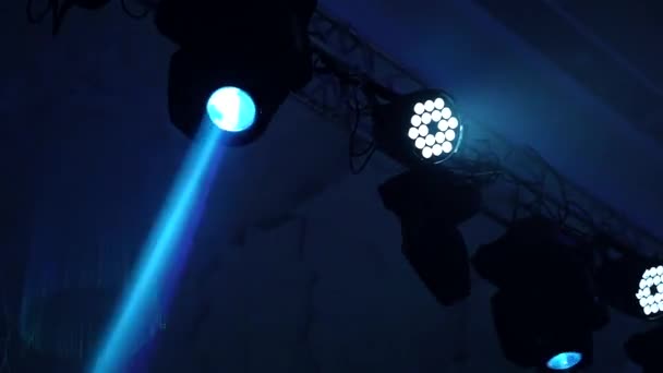 Blick Auf Die Konzertbeleuchtung Nahaufnahme Der Beleuchtung Konzert Scheinwerfer Auf — Stockvideo
