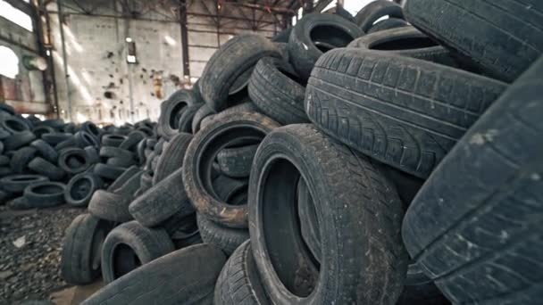 Muchos Neumáticos Viejos Los Coches Neumáticos Segunda Mano Apilados Viejo — Vídeos de Stock