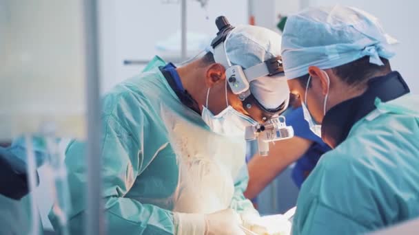 Medical Team Performing Medical Team Performing Operation Hospital Operating Theater — Stock Video