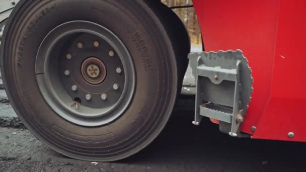 Straßenneubau Asphaltstraßenbaustelle Mit Schweren Maschinen — Stockvideo