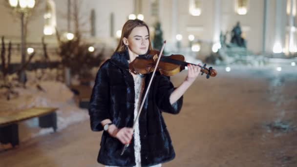 Jovem Tocar Violino Rua Violinista Tocando Meio Rua Com Fundo — Vídeo de Stock