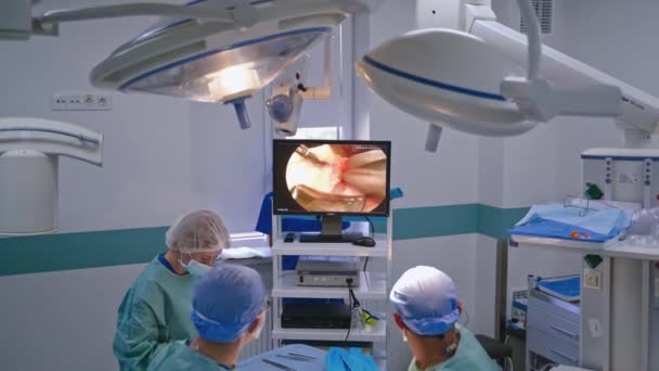 Medical Team Performing Operation Team Surgeons Nurse Surgery Operating Room — Stock Video