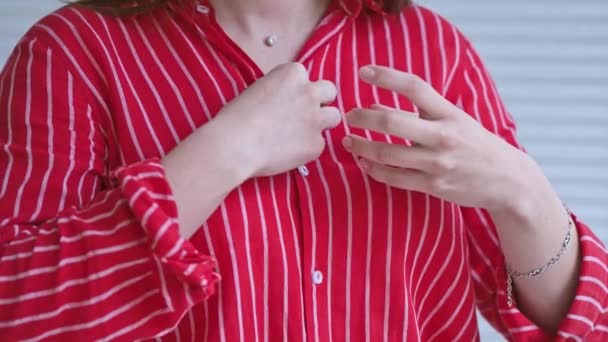 Donna Mani Camicia Abbottonatura Elegante Donna Che Indossa Bottone Camicia — Video Stock