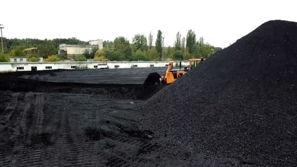 Coal mining at an open pit. Fossil fuel industry. Environmental challenge. Aerial view. — Stock Footage Coal Mining Open Pit Fossil Fuel Industry Environmental Challenge Aerial Stock Footage