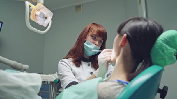 Dal Dentista Dentista Femminile Azione — Video Stock