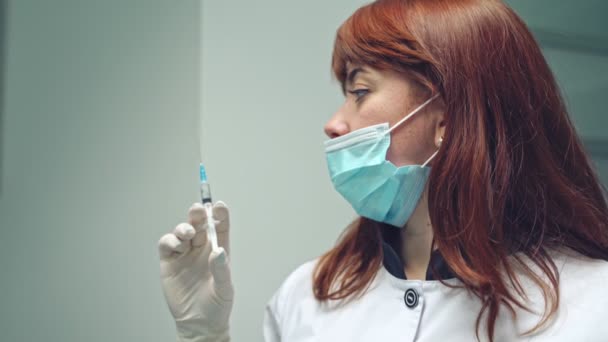 Paciente Del Dentista Está Recibiendo Anestesia Local Clínica Mujer Estomatóloga — Vídeo de stock