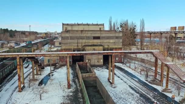 Una Fila Con Container Sulla Linea Ferroviaria Trova All Ingresso — Video Stock