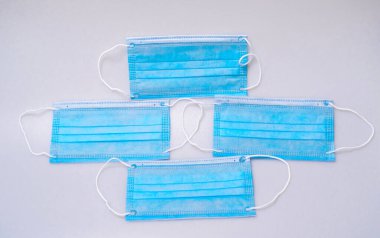 Tıbbi maske beyaz arka planda izole edilmiş, Corona koruması