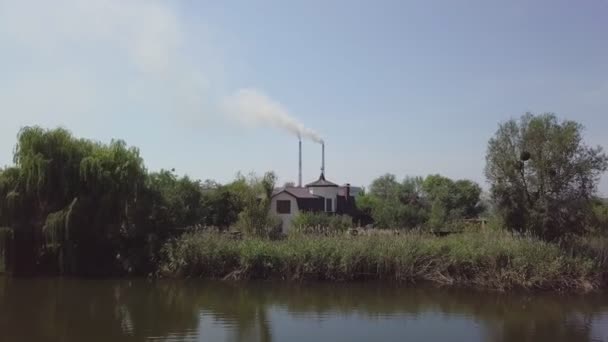 Hermosa Vista Del Pueblo Río Rodeado Naturaleza Desde Vista Las — Vídeo de stock