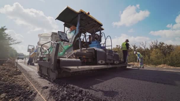 Peralatan Konstruksi Jalan Pembangunan Jalan Raya Baru — Stok Video