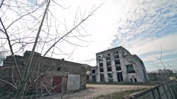 Lugar Desolado Con Edificios Vacíos Arruinados Aire Libre Edificios Grises — Vídeos de Stock