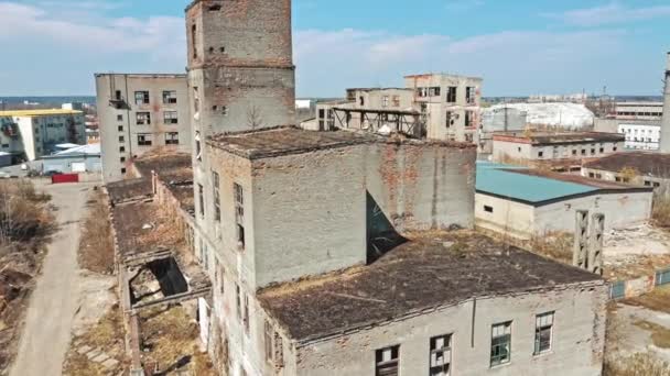 Volando Sobre Lugar Desolado Con Muchos Edificios Abandonados Una Ciudad — Vídeo de stock