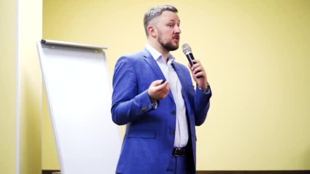 Bearded Businessman Suit Microphone Gives Lecture Indoors Professional Speaker Conducts — Stock Video