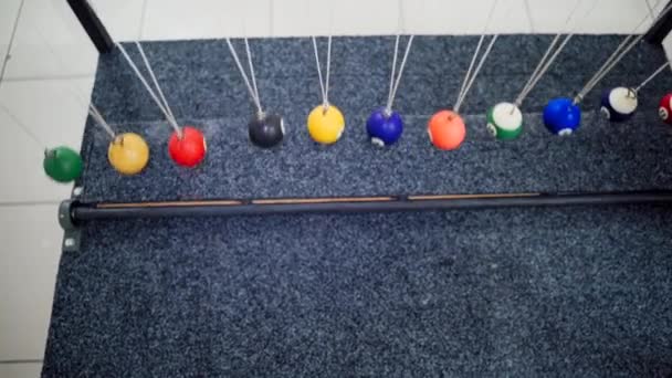 Balanceer Ballen Van Newton Wieg Museum Van Wetenschappen — Stockvideo