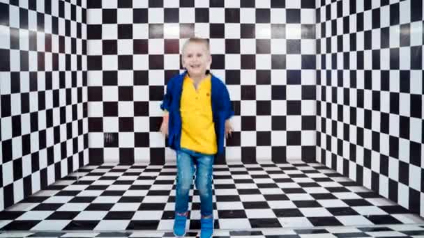 Bilim Merkezindeki Çocuk Siyah Beyaz Karelerin Geometrik Soyut Arkaplanı — Stok video