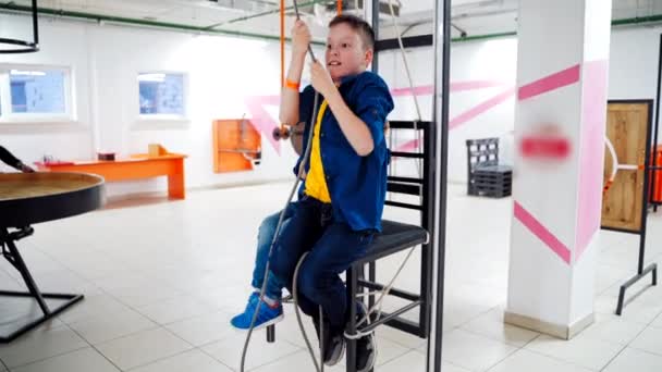 Kinderen Het Wetenschapscentrum Het Concept Van Natuurkunde Museum Van Wetenschappen — Stockvideo