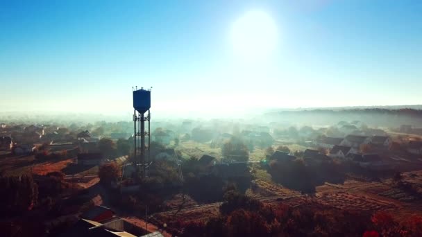 Vogelperspektive Auf Eine Wunderschöne Morgenlandschaft Eines Ländlichen Ortes Bei Sonnenaufgang — Stockvideo
