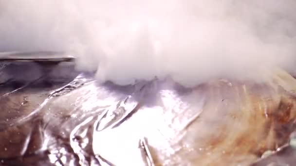 Bemutatása Egyre Fagylalt Kész Folyékony Nitrogén Háttérben Fehér Füst Főszakács — Stock videók