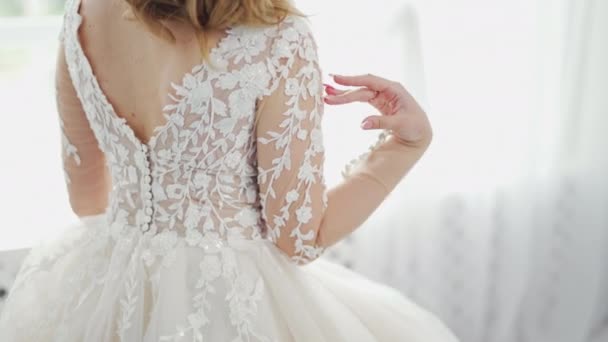 Giovane Sposa Vestita Matrimonio Vista Posteriore Una Bella Donna Pizzo — Video Stock