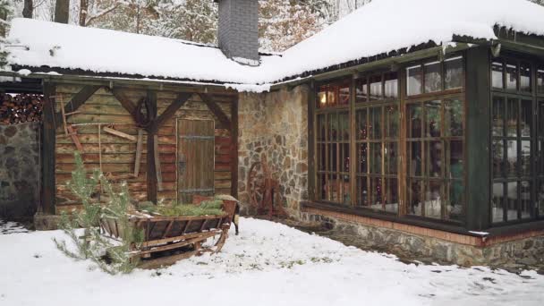 Beautiful Cottage Snowy Background Outdoors Wooden Sledge Nice Sheep Standing — Stock Video