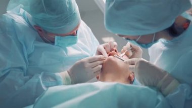 Diş implantı ameliyatı. Ağız ameliyatı