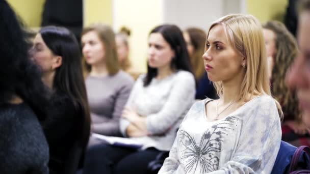 Women Audience Sitting Congress Meeting Serious Audience Listen Interesting Discussion — Videoclip de stoc